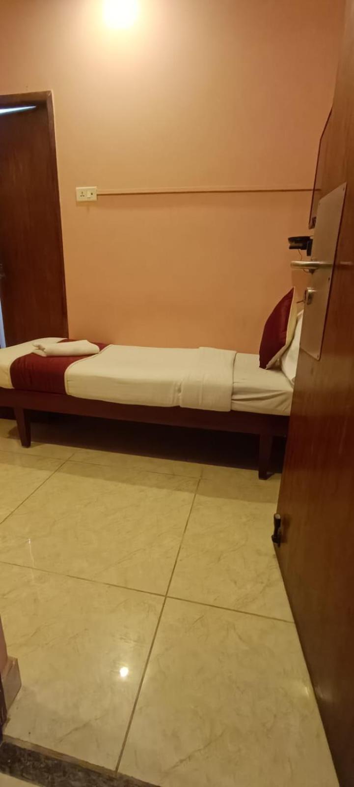 Naksha Tree Hotels Kishore Inn - Koyambedu Chennai Esterno foto